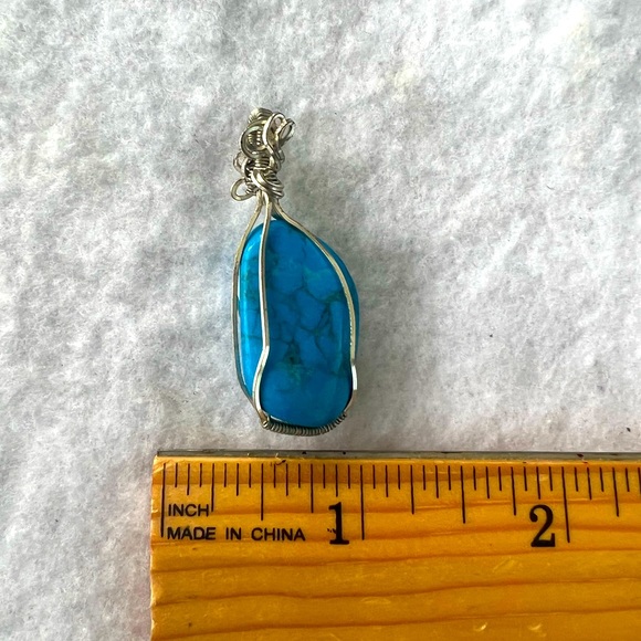 Jewelry - Blue howlite crystal wire wrapped